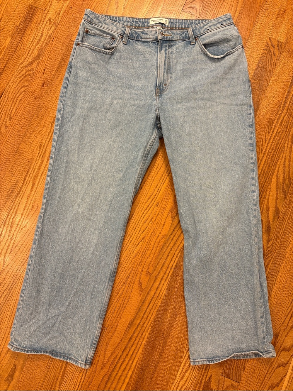 Abercrombie & Fitch Curve Love 90’s Relaxed Jeans| 16/33R - Picture 2 of 10
